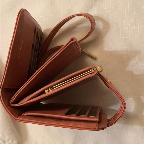 CHANEL VTG PINK CHOCOLATE BAR WRISTLET WALLET BAG BARBIECORE ⭐️⭐️⭐️⭐️⭐️ - Picture 10 of 15